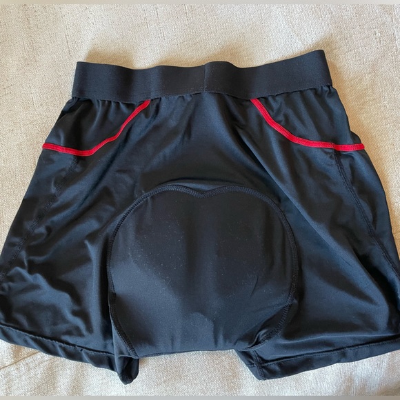 Bicycle shorts with padding - Picture 2 of 5